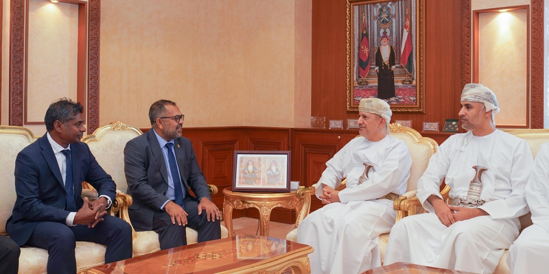 سلطنة عُمان وجمهورية المالديف تبحثان سبل تعزيز التعاون